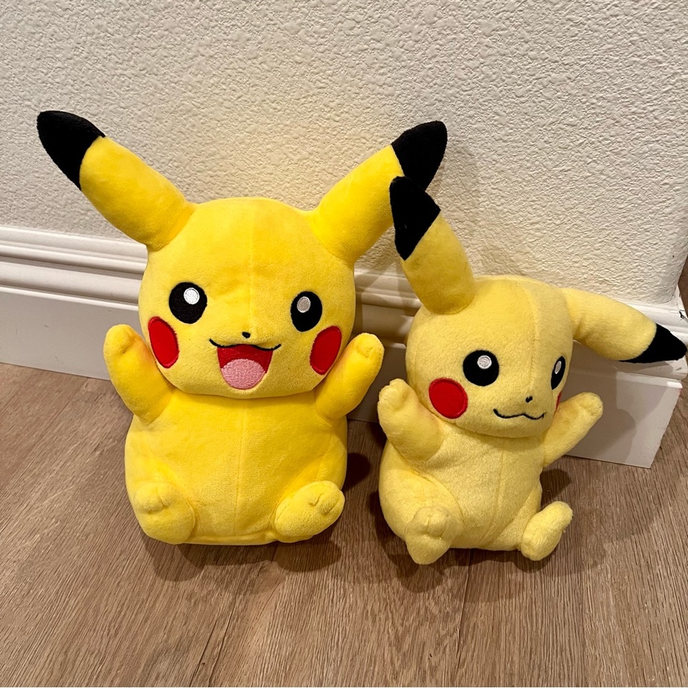 Vintage Pikachu Pokemon Takara Tomy Plush 10" and 8.5” Stuffed Toy‎